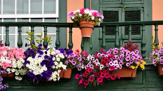 Una serie de recomendaciones para renovar el balcón durante el verano.