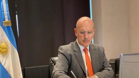 Renunció el ministro de Hacienda, Raúl Enrique Rigo