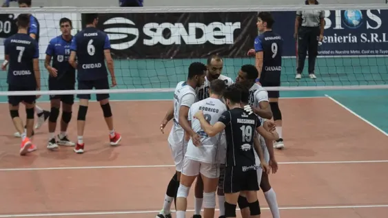 Obras venció a Ciudad en un duro partido y se metió en semifinales