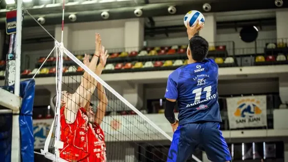 Lider. Obras Sanitarias ganó todo como local y con eso manda en la Zona A de la Liga de Vóley.,