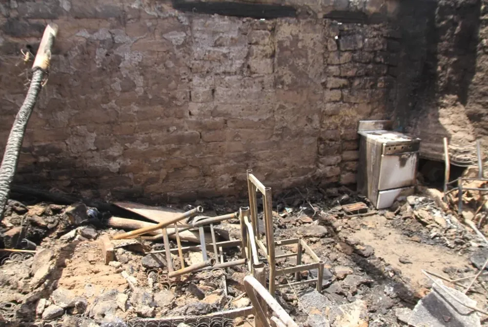 Humilde familia, sin nada por el fuego