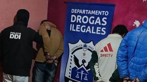 Detuvieron a tres personas con 103 envoltorios de cocaína y más de 20 mil pesos