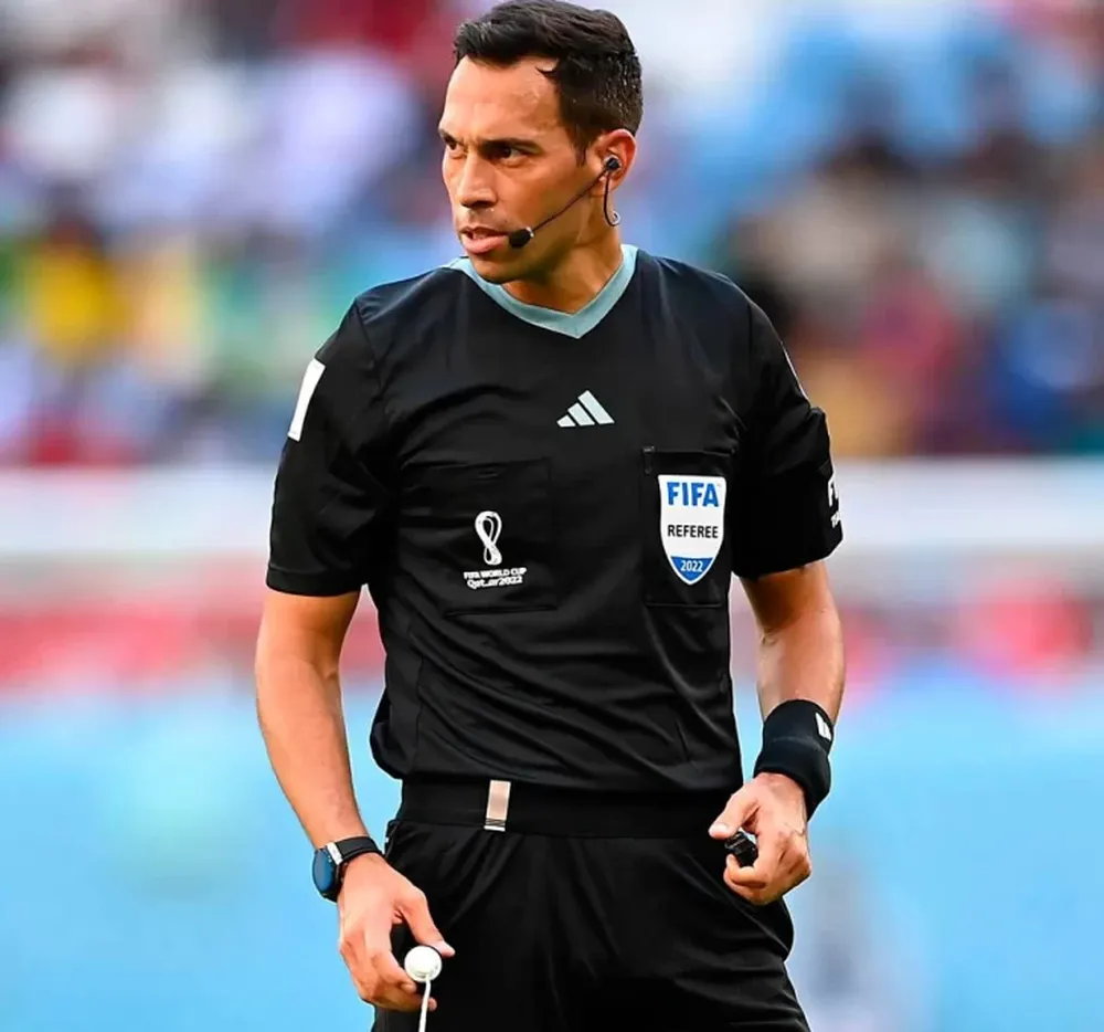 CAMBIO. Tello dirige la final.