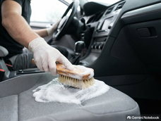 el truco del pincel y la espuma para dejar los tapizados del auto como nuevos el truco del pincel y la espuma para dejar los tapizados del auto como nuevos