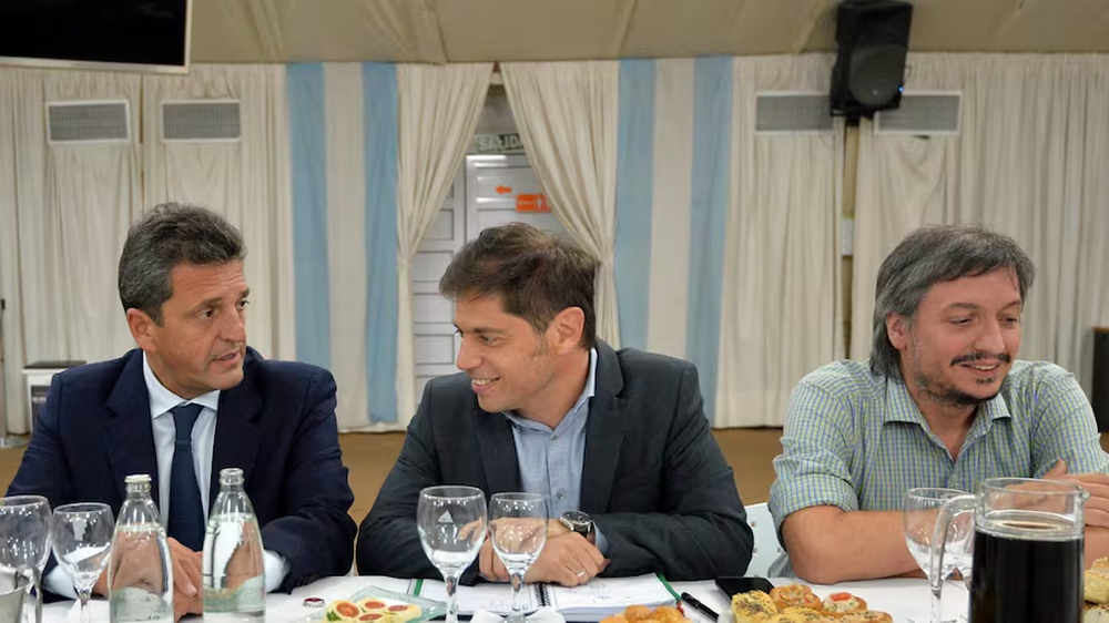 En medio de la interna del PJ, Axel Kicillof, Máximo Kirchner y Sergio Massa se reunieron para buscar una posición común frente a la intención del gobierno de eliminar las paso