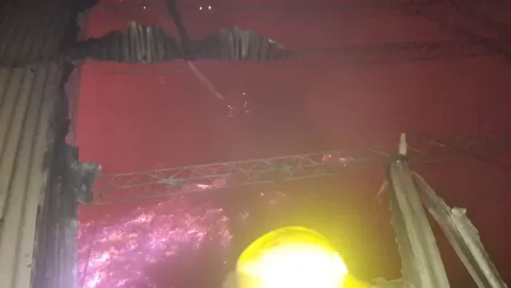 Ardió un aserradero en Rawson y las pérdidas fueron totales