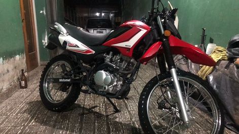 Le robaron la moto que usa para trabajar y ofrece una recompensa para encontrarla