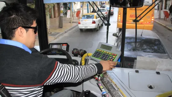 Cambia el recorrido de los colectivos por el cierre de la calle Mendoza en el microcentro