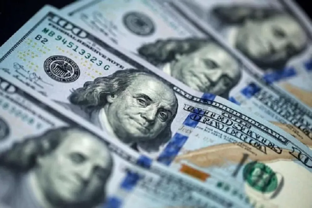 El dólar blue saltó dos pesos y alcanzó un nuevo récord al llegar a los $147