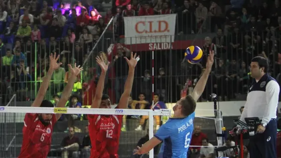 [GALERÍA] Pese a la derrota Argentina, el Cantoni vibró con el vóley