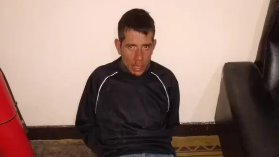 Un delincuente de amplio prontuario cayó por robarle una moto al vecino