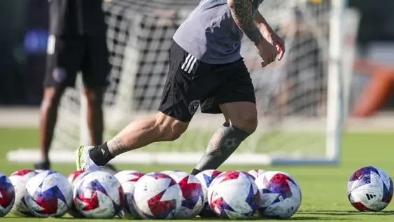 Messi: bienvenida y a la cancha