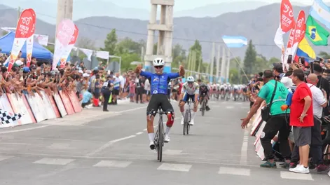 Domínguez coronó con triunfo la fuga en Pocito y le dio a su equipo otra alegría en la Vuelta a San Juan
