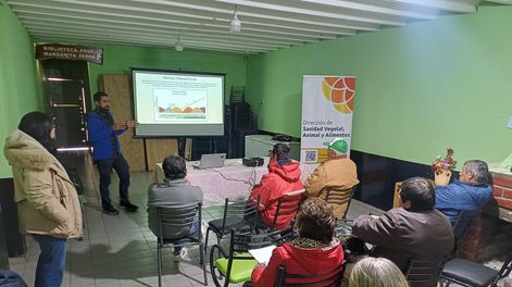 La charla técnica detalló cómo se generarán las alertas fitosanitarias a partir de los datos que aporte la nueva red de trampas instalada en Jáchal.