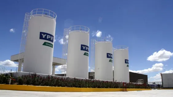 Cambio. La ley también regulará las contrataciones de grandes proveedores, como YPF, que trabajan en San Juan.