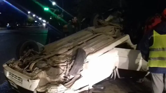 En moto, chocó contra un poste y perdió la vida