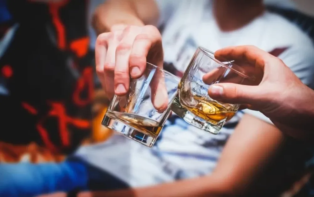 Una noche de alcohol y drogas terminó con un sujeto condenado a más de 3 años de prisión por golpear a una chica