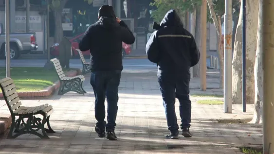 Con nubes y  lluvias, un frente frío hará descender la máxima 10 grados en un día