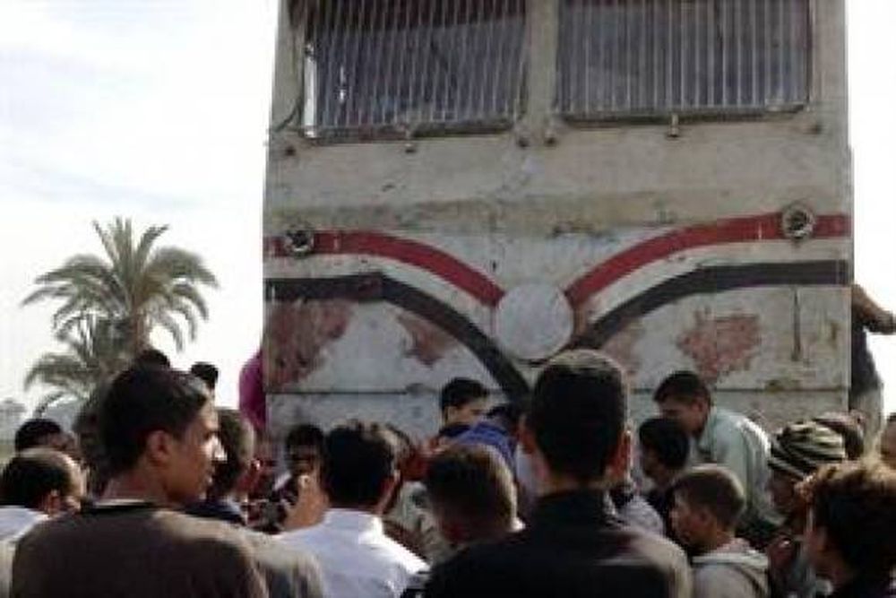 Egipto: choque entre un micro y un tren dejó 47 niños muertos