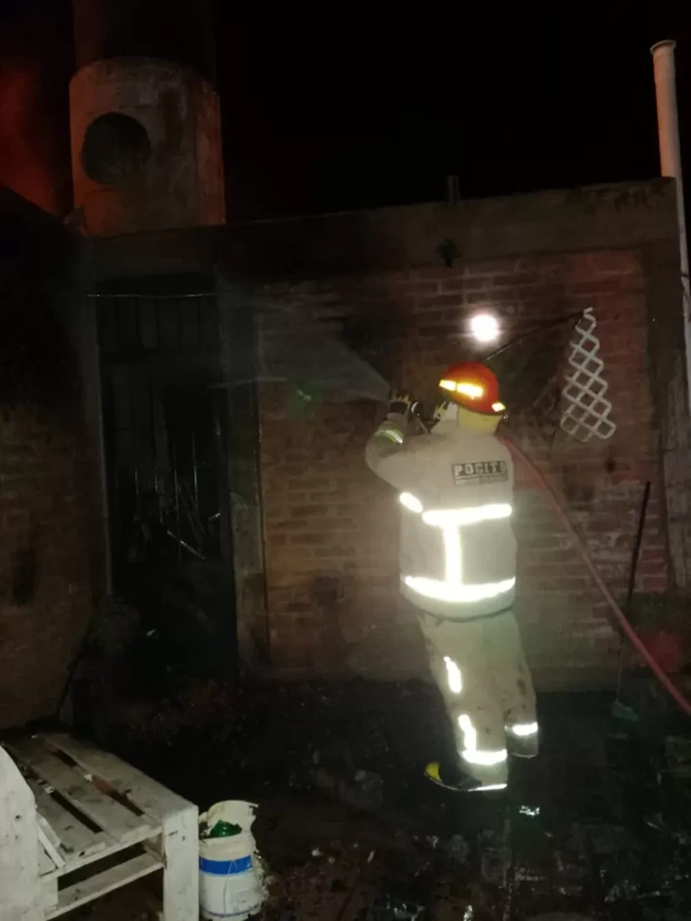 El fuego hizo estragos en una carnicería: una falla eléctrica  desató las llamas
