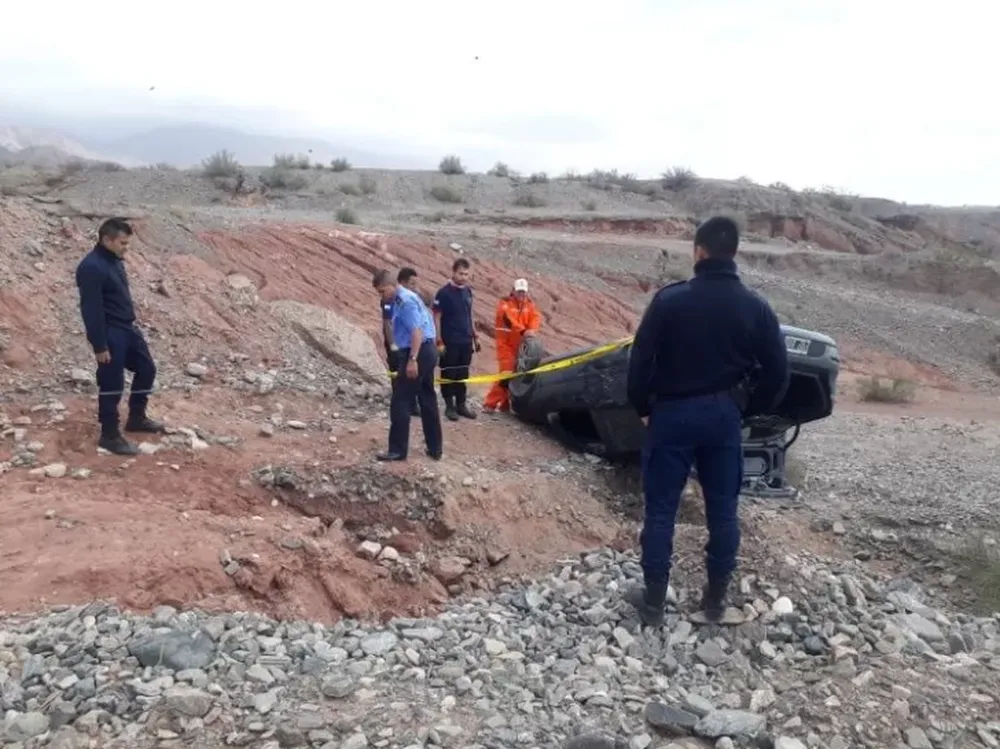 Tres mujeres se salvaron de milagro tras protagonizar un vuelco en la Ruta 141