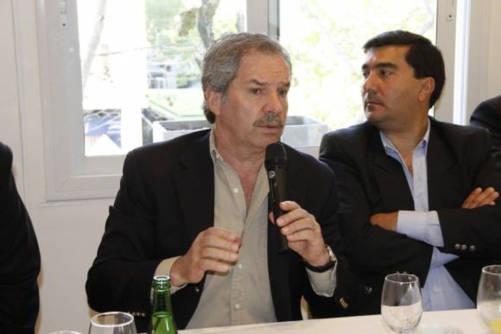 Solá sigue buscando su fórmula