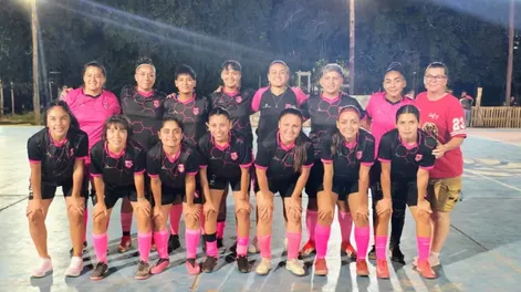 Diario de Cuyo | Candidatas. Las Cobras de Palermo abrieron la Copa de Campeones goleando. Las dirige la legendaria Mónica Vela.