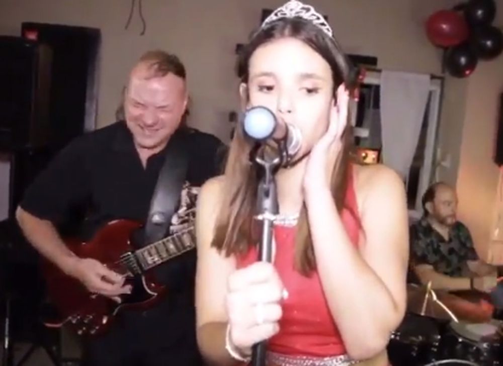 Una estrella del rock la sorprendió en su cumpleaños de 15