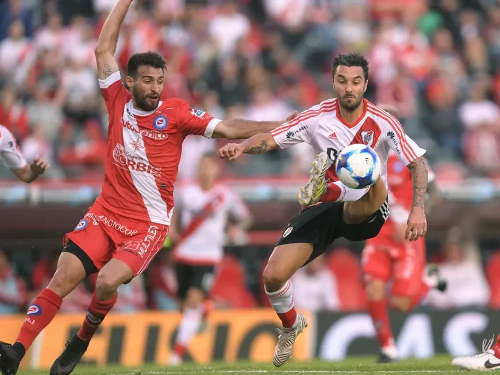 Tras la epopeya copera, River no pudo con Argentinos