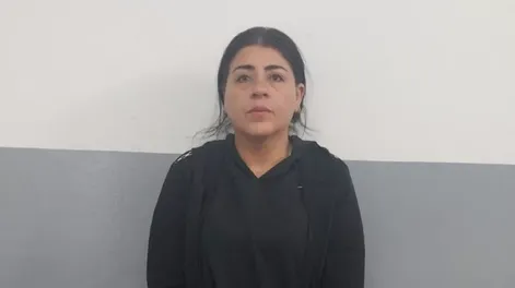 Tras una persecución de película, cae una mujer en Rawson
