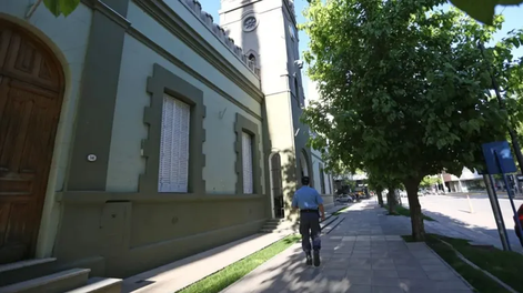 El superñoqui estatal: se fue del país y seguía cobrando el sueldo