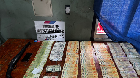 En el allanamiento, la Policía encontró dinero, drogas y armas.