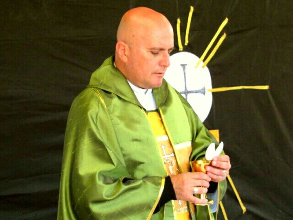 Un sacerdote dijo que Macri y legisladores que voten por el aborto serán excomulgados