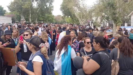 El Gobierno analiza liquidar salarios con el adelanto de tramos a septiembre, a pesar del rechazo de autoconvocados