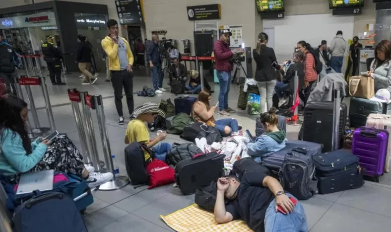 Más de 150 argentinos están varados en Medellín por quiebre de una aerolínea low cost