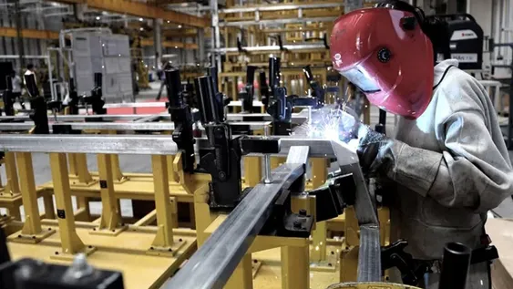 Cada vez ofrecen más incentivos para sumar o retener trabajadores