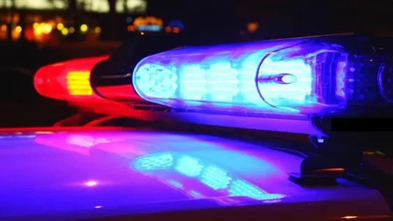 Encontró a su ex, que tenía una prohibición de acercamiento, metido debajo de su cama