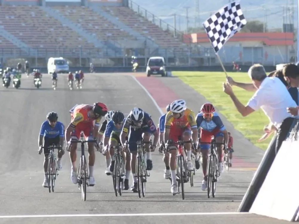 Los Tivani quedaron arriba de todos en la etapa final, pero el Gran Prix fue para Messineo