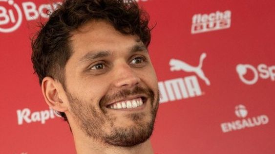 NICOLÁS FREIRE  debutaría en la zaga el domingo.