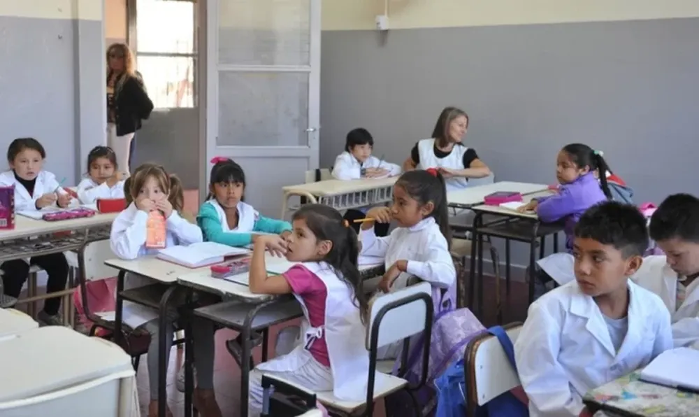 Una provincia eliminó el boletín de calificaciones de la primaria y desató una polémica