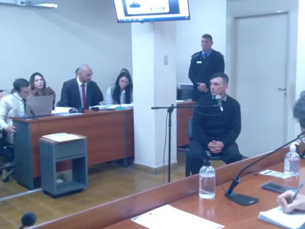 Armando Vazquez (derecha) no dudó en señalar a los policías que lo desfiguraron solo porque lo sorprendieron ebrio, estacionado a una orilla de la calle para no causar problemas.