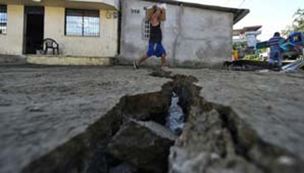 Terremoto en Ecuador: reportaron al menos 77 muertos y 588 heridos