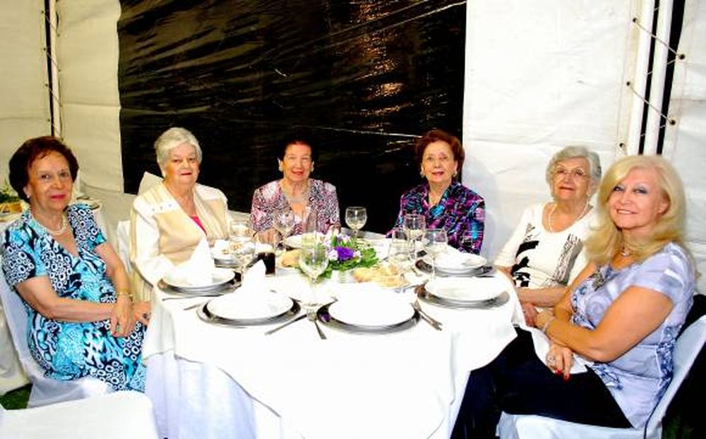 Cien velitas para Elsa Bazán