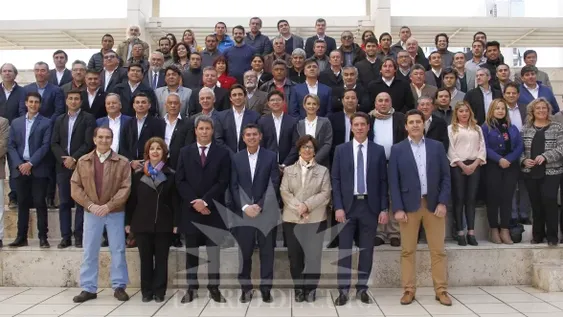 Una foto inédita para anunciar las elecciones, mañana en DIARIO DE CUYO