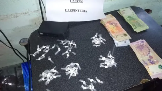 Carpintería: en un allanamiento incautaron 77 envoltorios  de cocaína