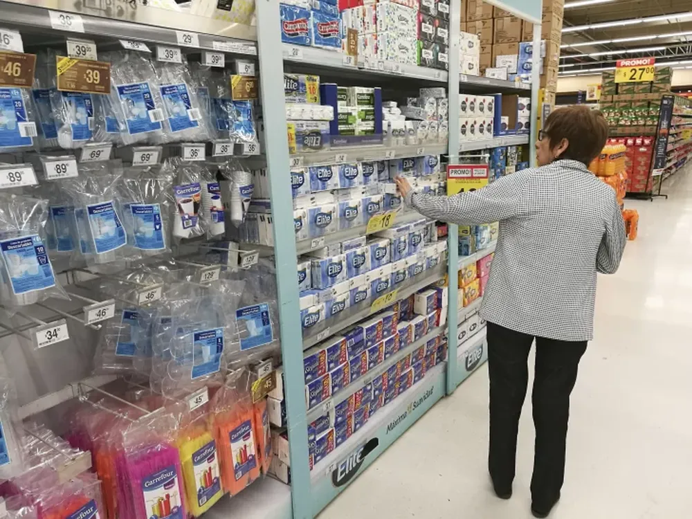 Las ventas en supermercados bajaron 1,1% interanual en noviembre