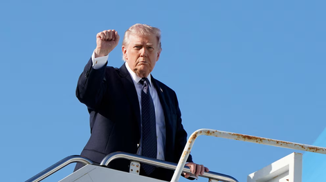 El presidente de Estados Unidos, Donald Trump aseguró que se viene un fuerte golpe contra Irán. El presidente de Estados Unidos, Donald Trump aseguró que se viene un fuerte golpe contra Irán.