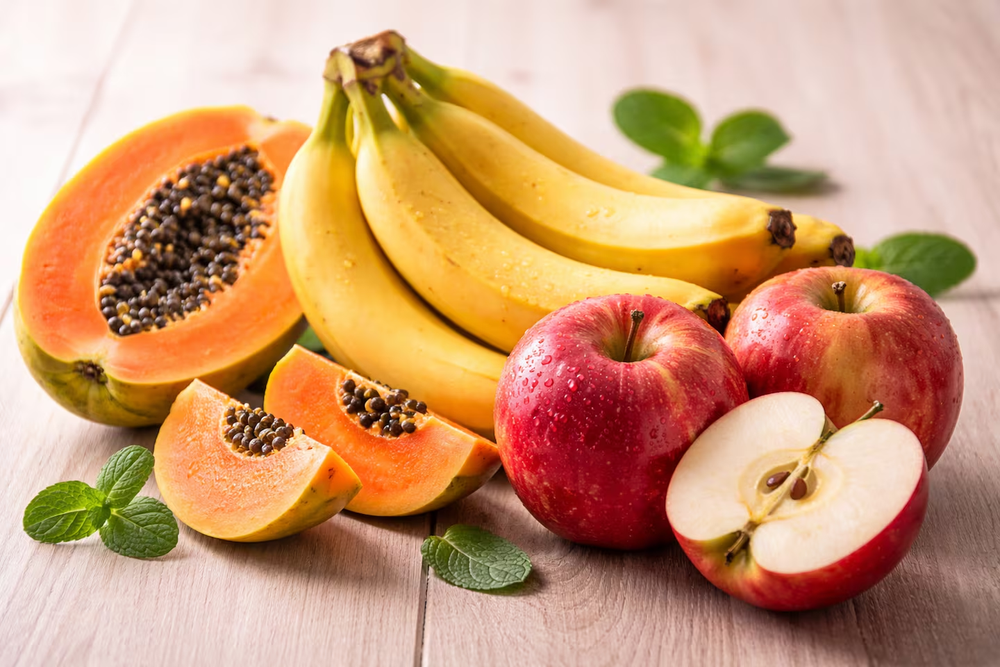 El mam&oacute;n, la banana y la manzana son opciones ideales para despu&eacute;s de cenar. (Imagen ilustrativa generada con IA).
