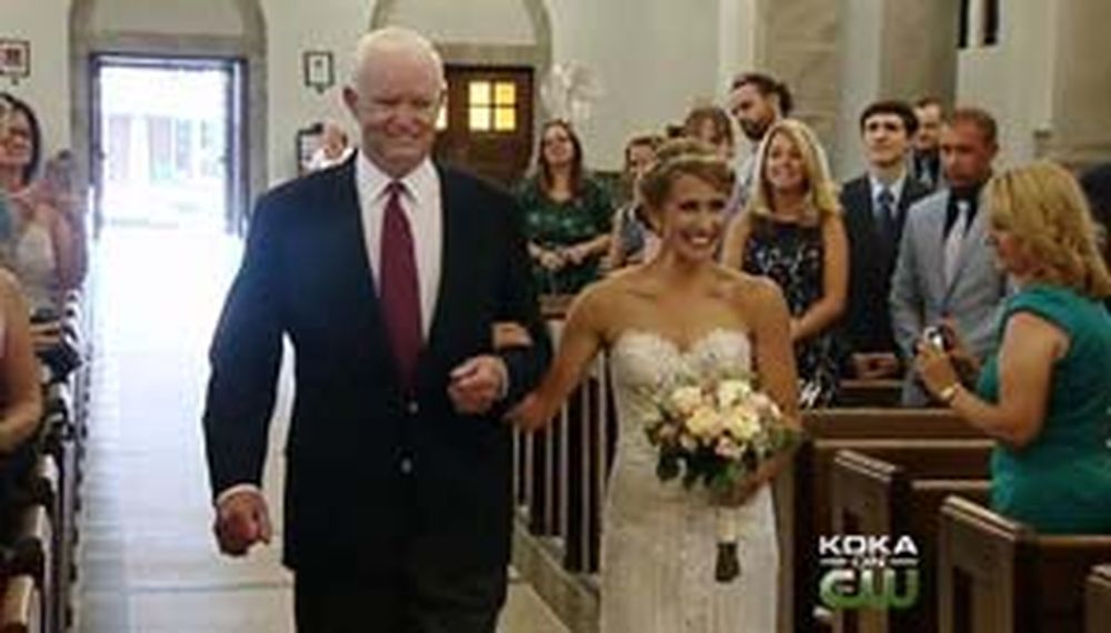 Entró a su boda con el hombre que recibió el corazón de su padre