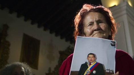 Divulgan que Chávez está en coma inducido